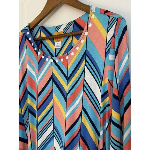 Ruby Rd Woman Blouse Size 1X Tunic Relaxed Asymmetrical Chevron Colorful Flowy - Picture 2 of 13